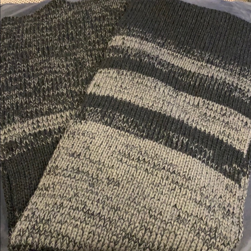 NWOT Beautiful gray scarf.
